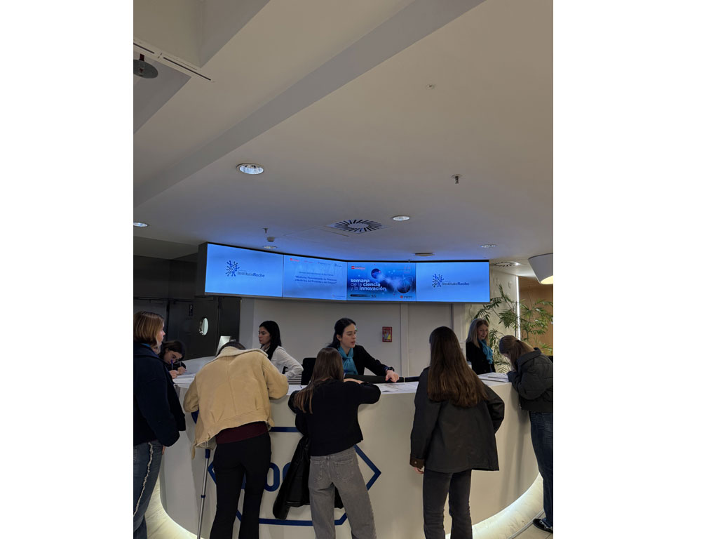 Llegada de los estudiantes al recinto