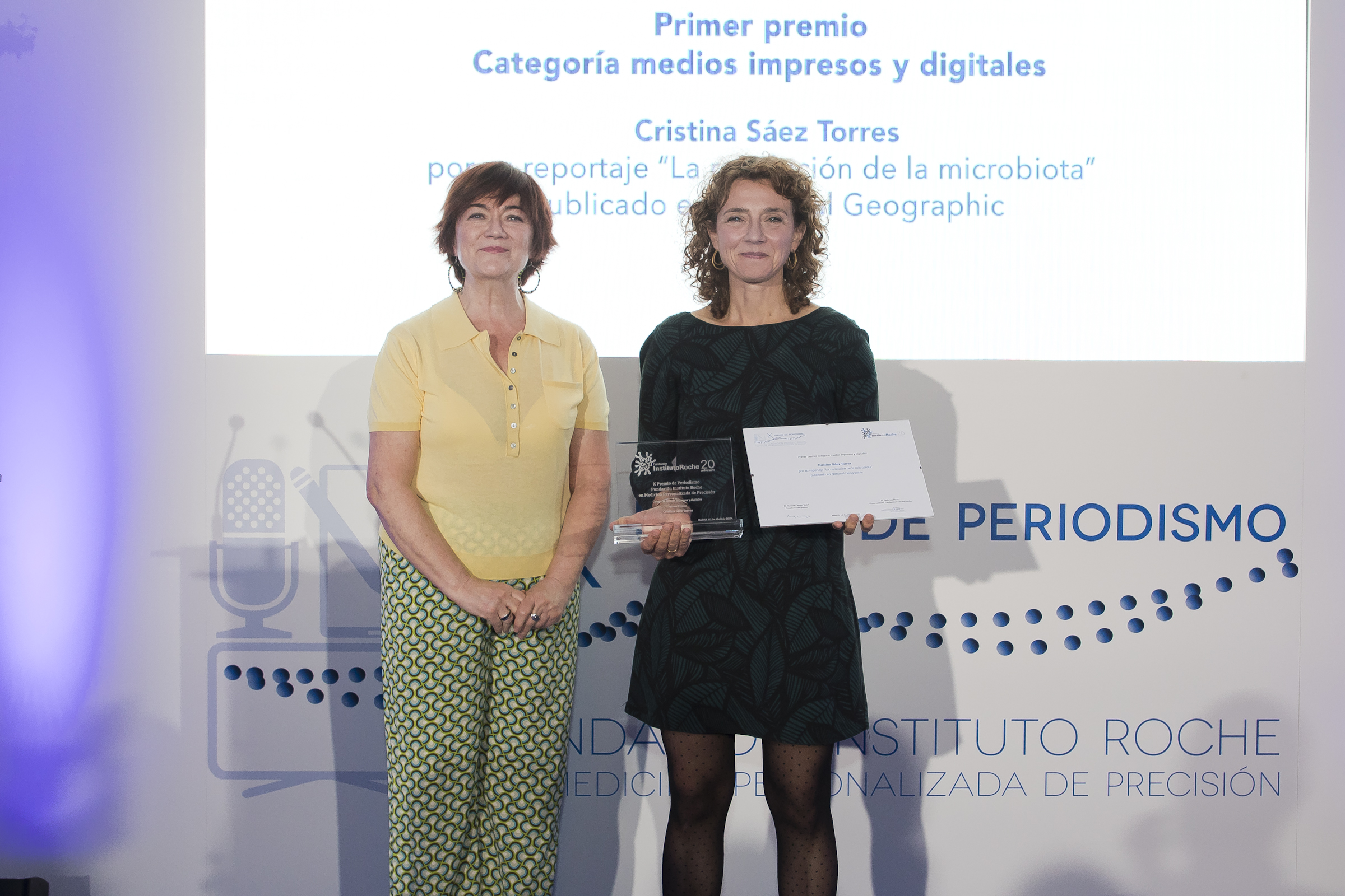 Coral Larrosa miembro del jurado, junto con Cristina Saez Torres ganadora del Primer Premio en medios impresos