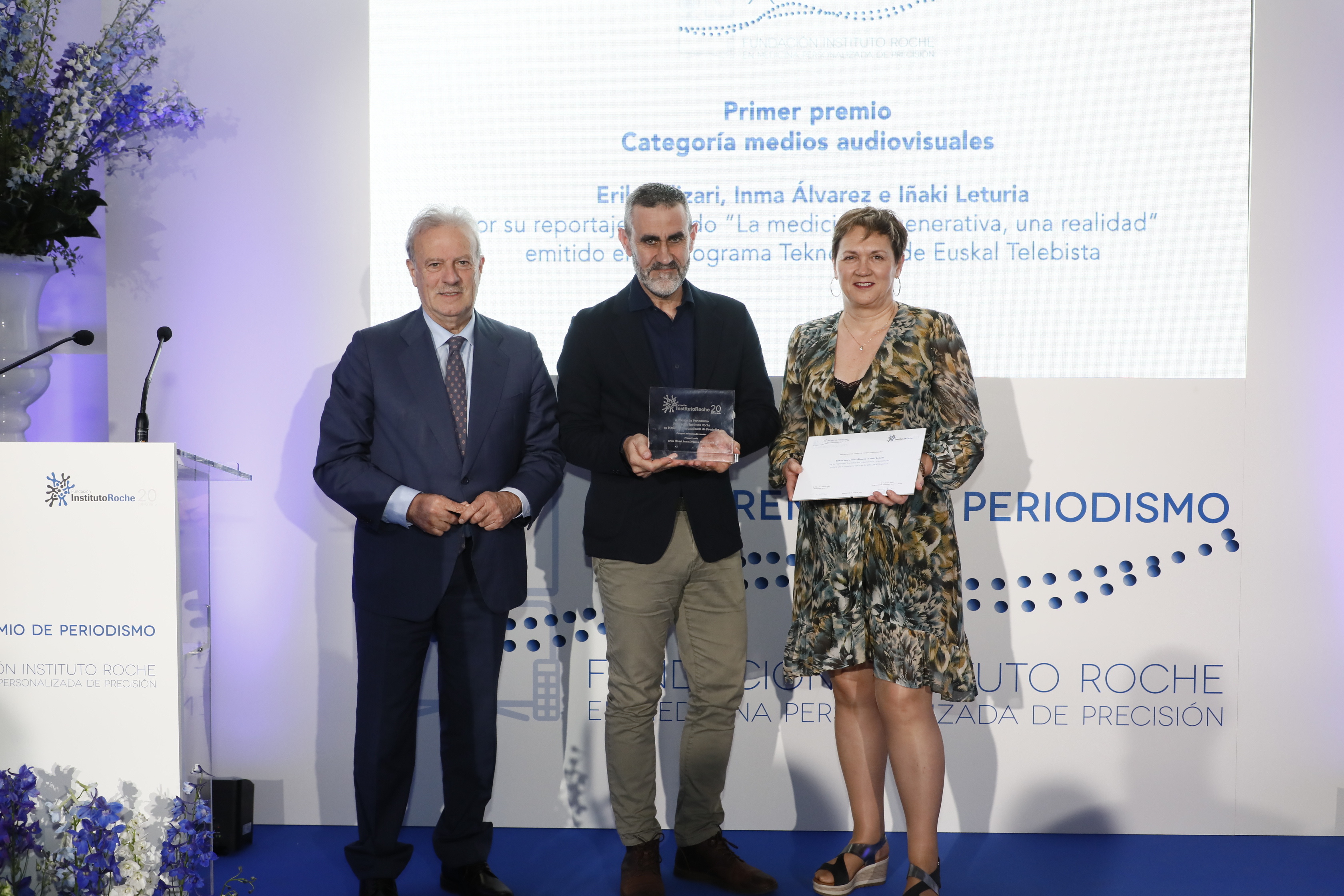 Manuel Campo Vidal Presidente del Jurado, junto con Inma Alvarez e Inaki Leturia ganadores del Primer Premio categoria audiovisual
